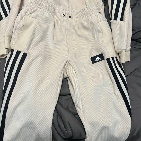 ADIDAS SPORTSWEAR FUTURE ICONS TRACKSUIT - Picture 3 of 5